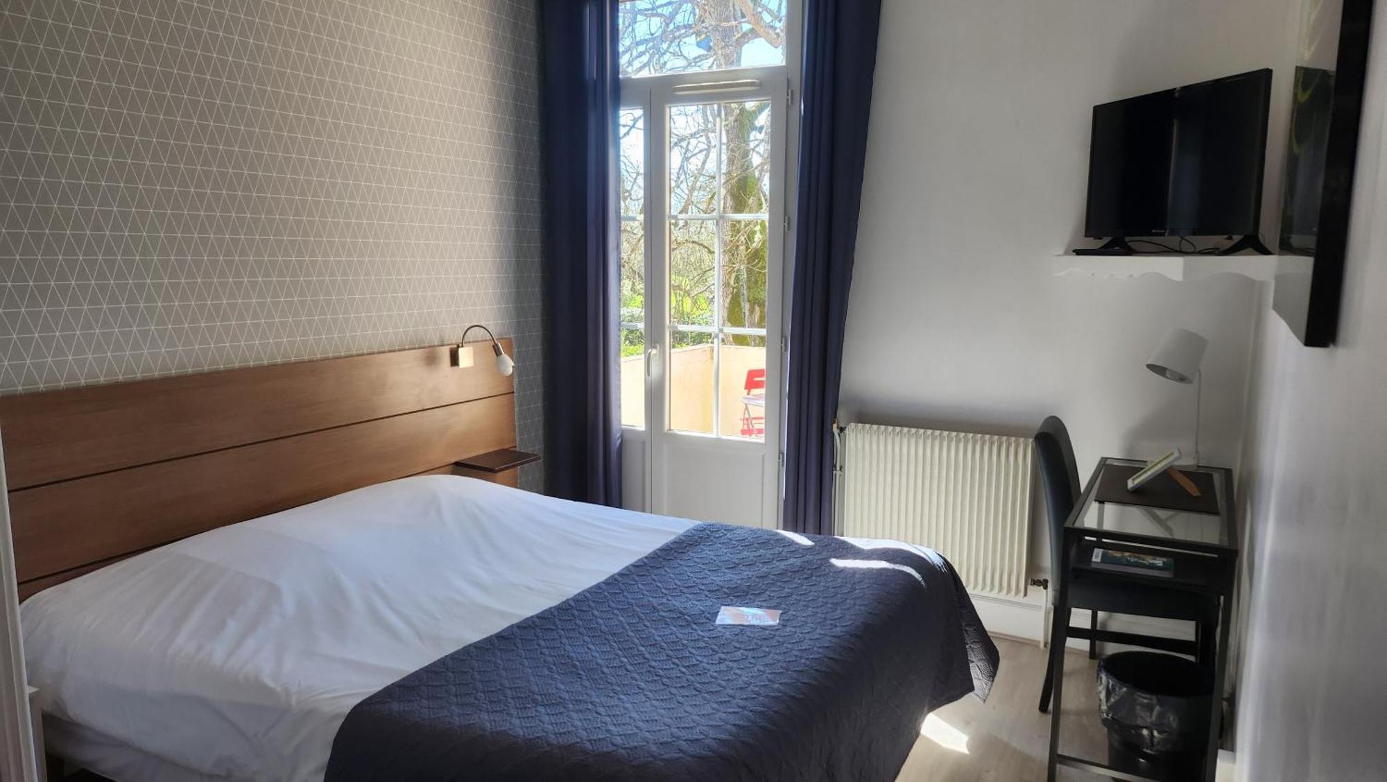 Logis Hotels - Au Colombier Du Touron Brax  Exterior photo